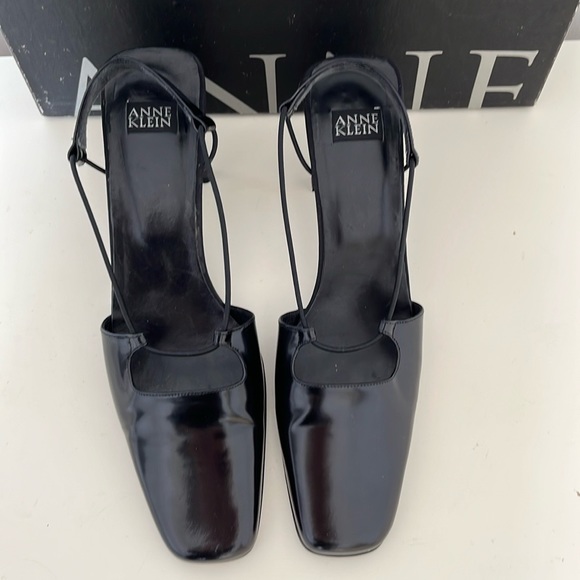Vintage Anne Klein Shiny Black Leather Sling Back Shoes, sizes 6/7 - Picture 1 of 10